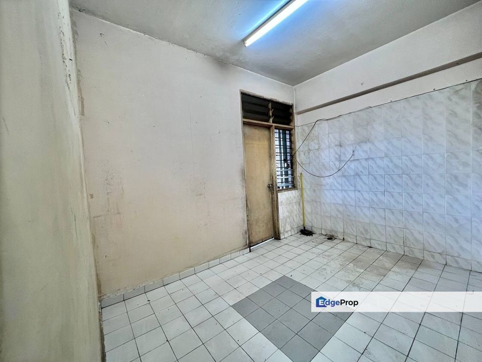 LOWER FLOOR Pangsapuri Cheras Utama, Cheras Selangor FOR SALE, Selangor, Cheras South