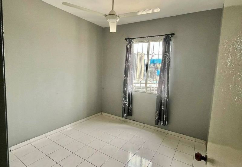 Vista Pinggiran, Taman Pinggiran Putra