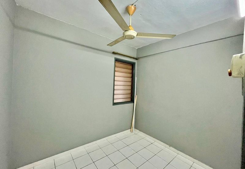 Vista Pinggiran, Taman Pinggiran Putra