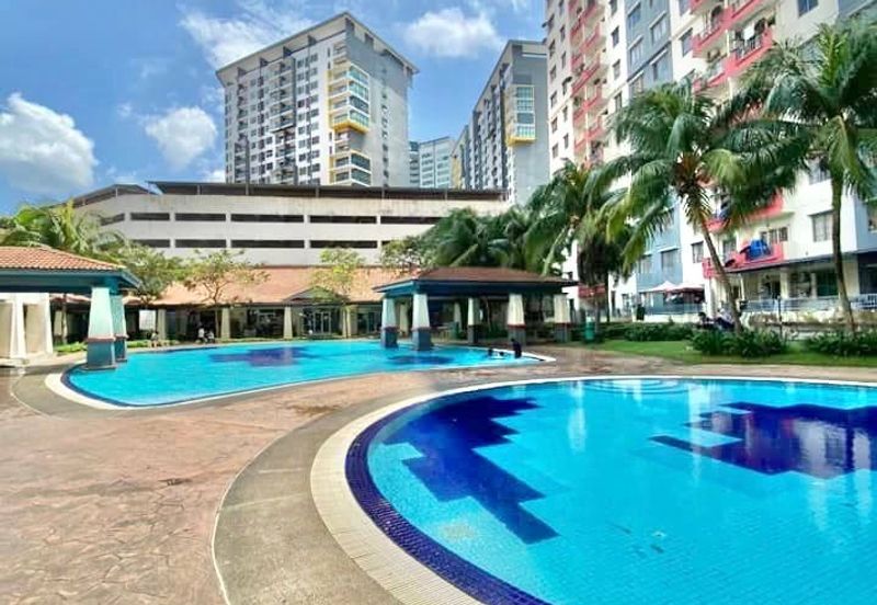 Vista Pinggiran, Taman Pinggiran Putra