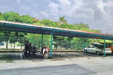 Vista Pinggiran, Taman Pinggiran Putra