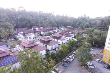 Pangsapuri Kristal (Crystal Tower), Taman Bukit Indah