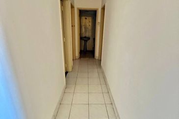 Turf View Apartment (Mutiara Serdang)