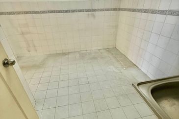 Turf View Apartment (Mutiara Serdang)