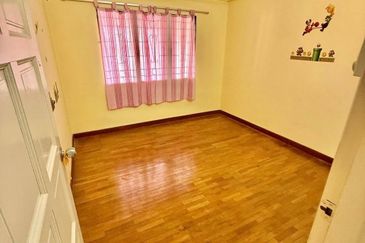 Turf View Apartment (Mutiara Serdang)