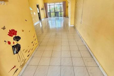 Turf View Apartment (Mutiara Serdang)