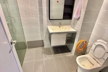 Turf View Apartment (Mutiara Serdang)