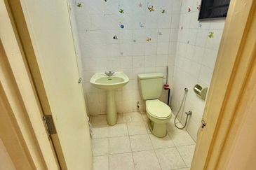 Turf View Apartment (Mutiara Serdang)