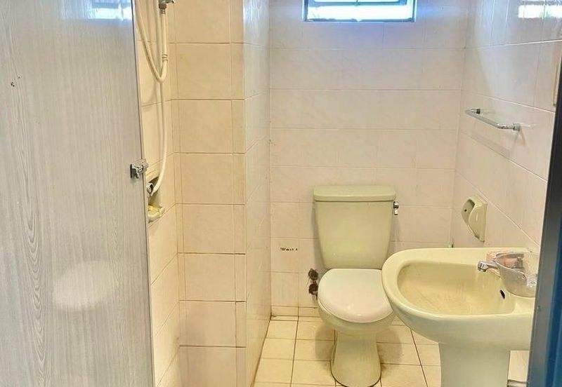 Turf View Apartment (Mutiara Serdang)