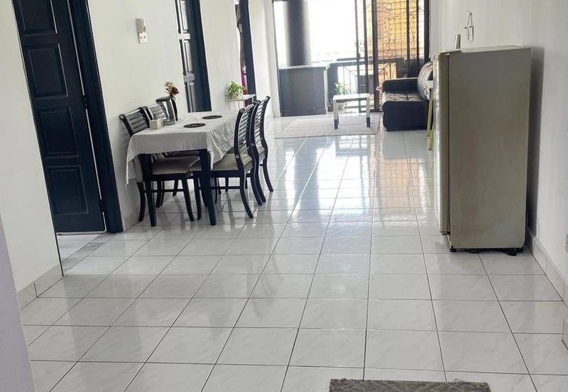 Turf View Apartment (Mutiara Serdang)