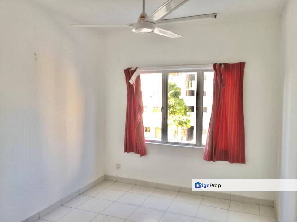 Pangsapuri Suria Permai Bandar Putra Permai Seri Kembangan NEAR LRT FOR SALE, Selangor, Puchong South