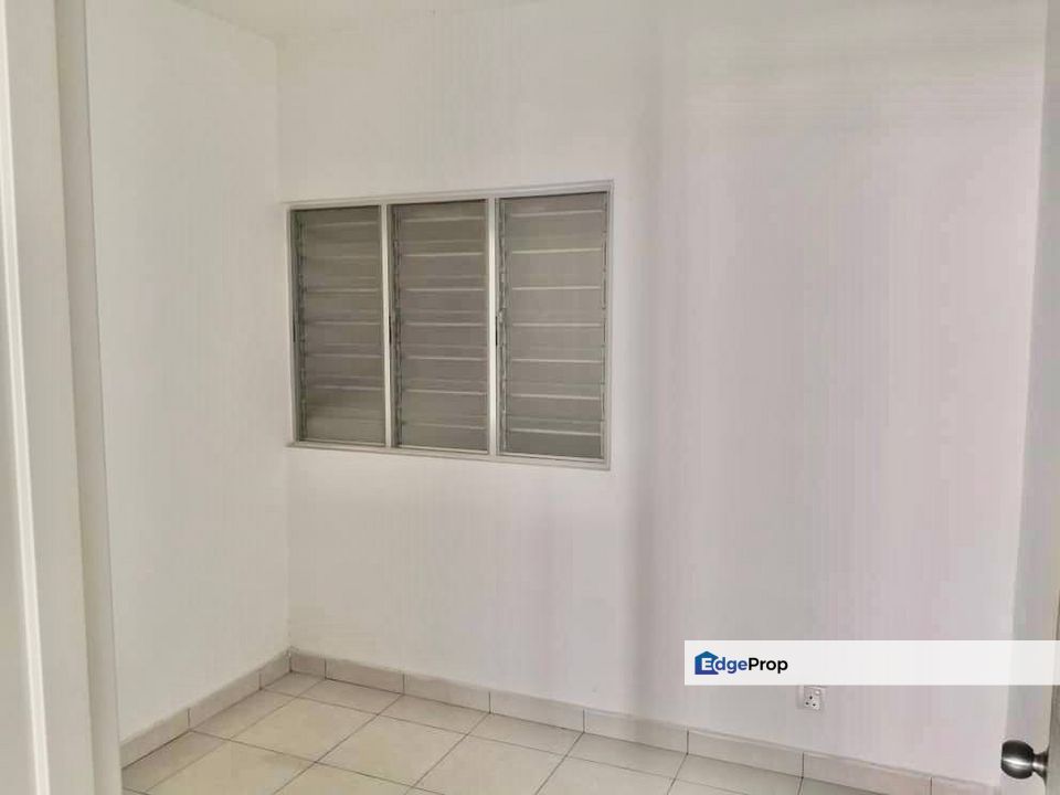 Pangsapuri Suria Permai Bandar Putra Permai Seri Kembangan NEAR LRT FOR SALE, Selangor, Puchong South