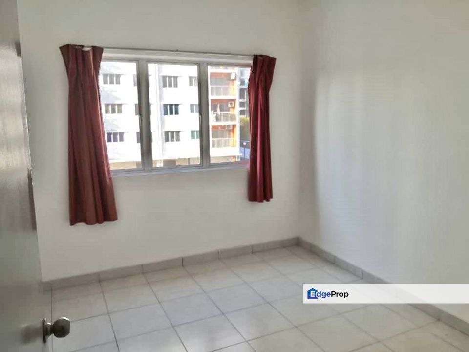 Pangsapuri Suria Permai Bandar Putra Permai Seri Kembangan NEAR LRT FOR SALE, Selangor, Puchong South