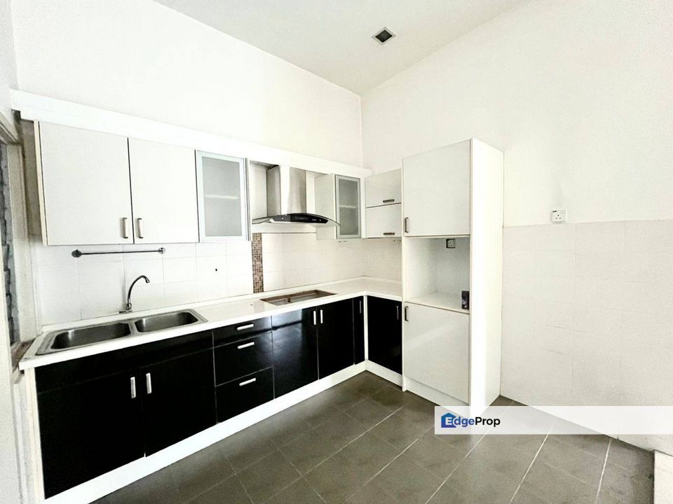 Villa Park Condominium Taman Bukit Serdang Seri Kembangan with 2 CAR PARKS FOR SALE, Selangor, Seri Kembangan