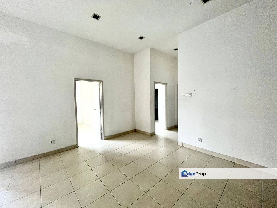 Villa Park Condominium Taman Bukit Serdang Seri Kembangan with 2 CAR PARKS FOR SALE, Selangor, Seri Kembangan