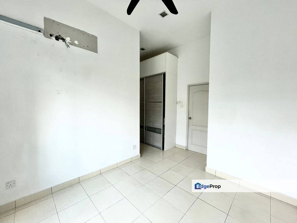 Villa Park Condominium Taman Bukit Serdang Seri Kembangan with 2 CAR PARKS FOR SALE, Selangor, Seri Kembangan