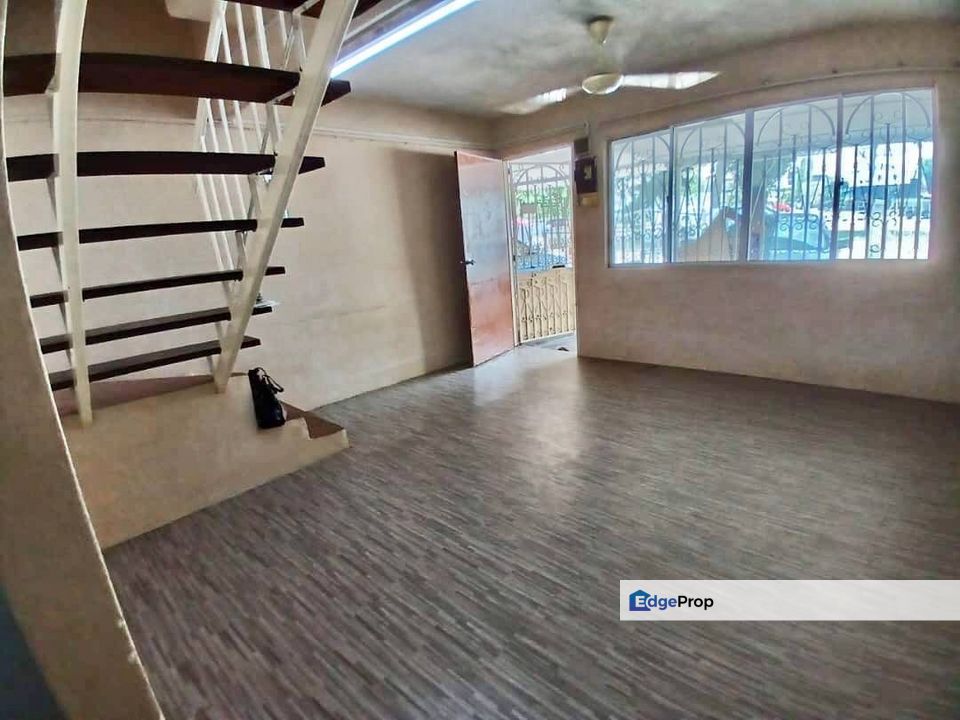 Double Storey Terrace Taman Putra Ampang FACING OPEN FOR SALE, Selangor, Ampang