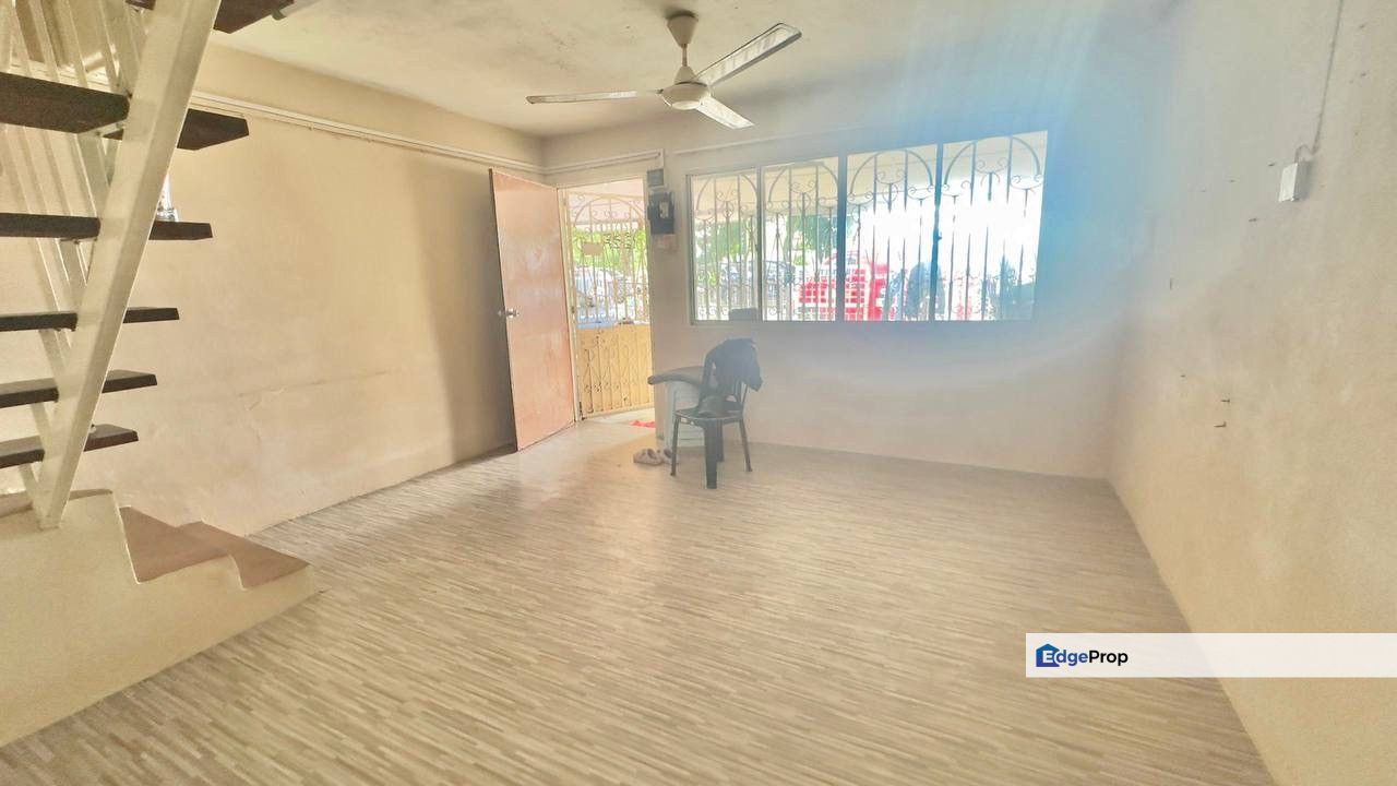 Double Storey Terrace Taman Putra Ampang FACING OPEN FOR SALE, Selangor, Ampang