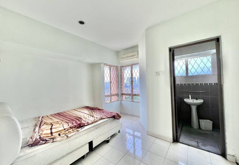 Le Jardine Condominium