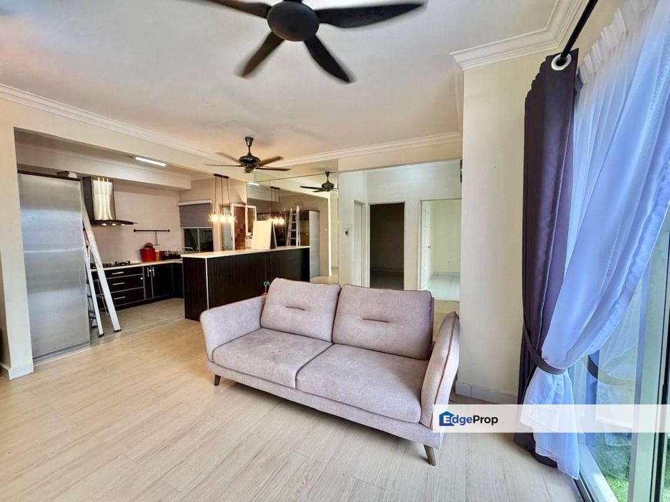 PARTIALLY FURNISHED FREEHOLD Villa Pavilion Condominium Taman Bukit Serdang Seri Kembangan FOR SALE, Selangor, Seri Kembangan