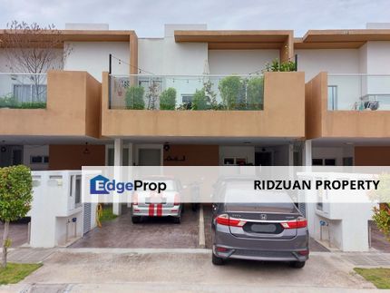 Lower Unit Townhouse  Casa Bluebell Cybersouth, Dengkil FOR SALE, Selangor, Dengkil