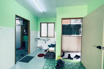 Johan Court Flat @ Alam Perdana