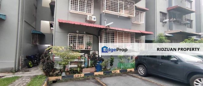 Non Bumi Ground Floor Apartment Putra Indah, Seri Kembangan FOR SALE, Selangor, Seri Kembangan