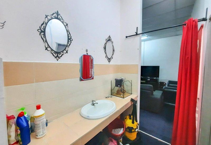 Residensi Bistaria, Ukay Bistari