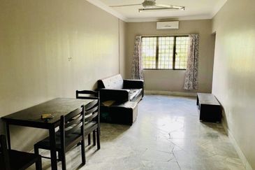 Dahlia Apartment ( Saujana Utama 2 )