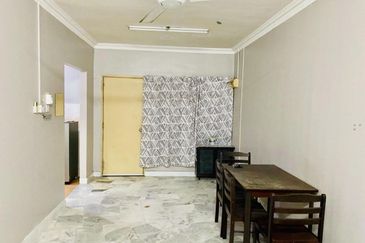 Dahlia Apartment ( Saujana Utama 2 )