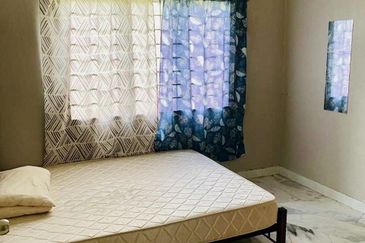 Dahlia Apartment ( Saujana Utama 2 )