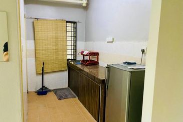 Dahlia Apartment ( Saujana Utama 2 )