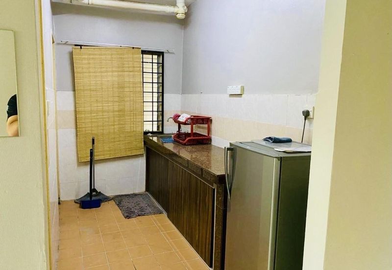 Dahlia Apartment ( Saujana Utama 2 )