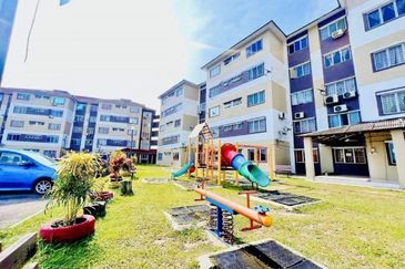 Dahlia Apartment ( Saujana Utama 2 )