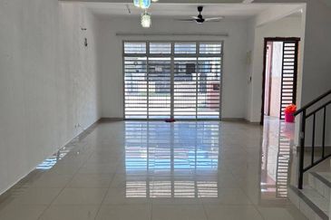 DOUBLE STOREY TERRACE SG PELEK SEPANG SELANGOR FOR SALE  