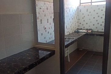 DOUBLE STOREY TERRACE SG PELEK SEPANG SELANGOR FOR SALE  