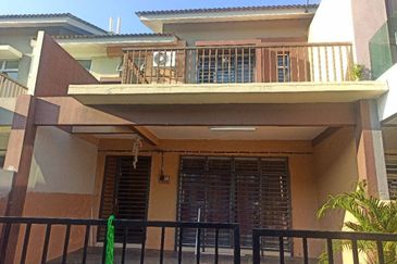 DOUBLE STOREY TERRACE SG PELEK SEPANG SELANGOR FOR SALE  