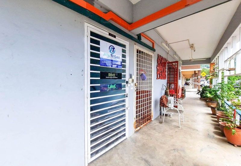 Residensi Bistaria, Ukay Bistari