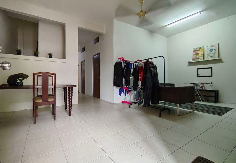 Jalan Warisan Mulia, Kota Warisan