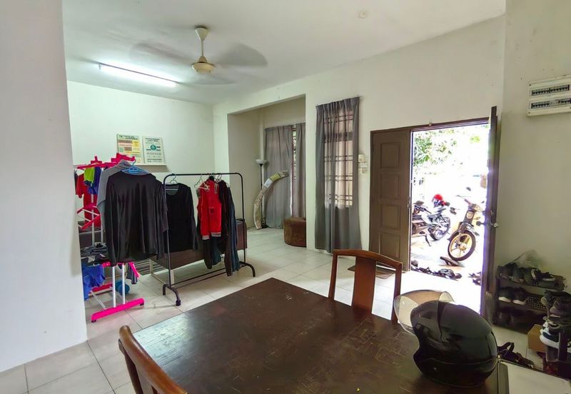 Jalan Warisan Mulia, Kota Warisan