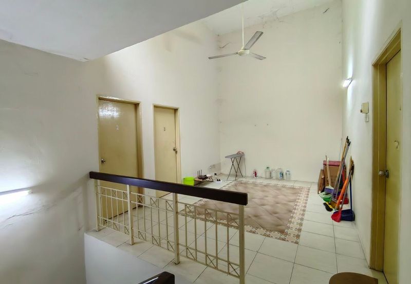 Jalan Warisan Mulia, Kota Warisan