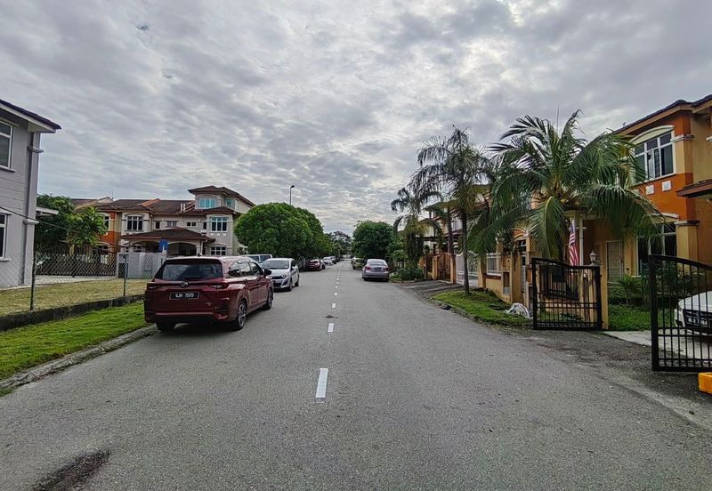 Jalan Warisan Mulia, Kota Warisan