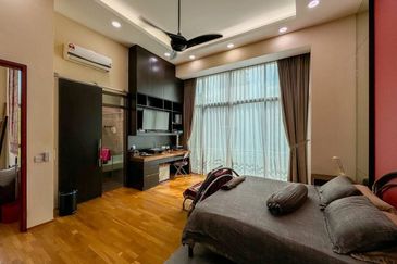 Symphony Hills Schumann