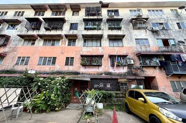 Taman Putra Budiman Flat