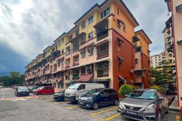 Dahlia Apartment, Pandan Indah