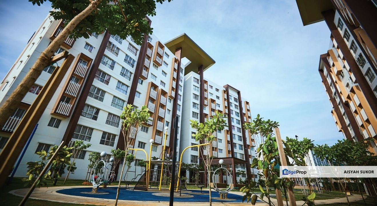 Seri Mutiara Apartment Setia Alam 930 sf partially furnished for rent