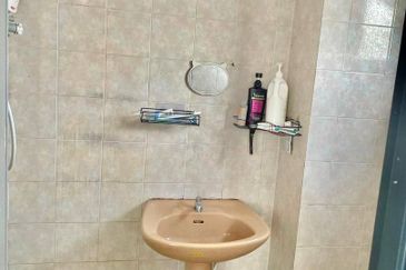 Turf View Apartment (Mutiara Serdang)