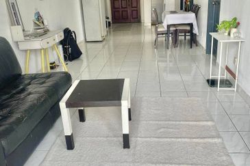 Turf View Apartment (Mutiara Serdang)