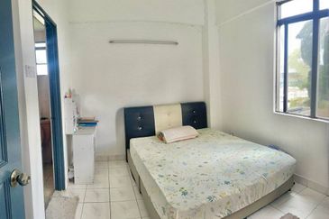 Turf View Apartment (Mutiara Serdang)