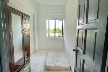 Turf View Apartment (Mutiara Serdang)